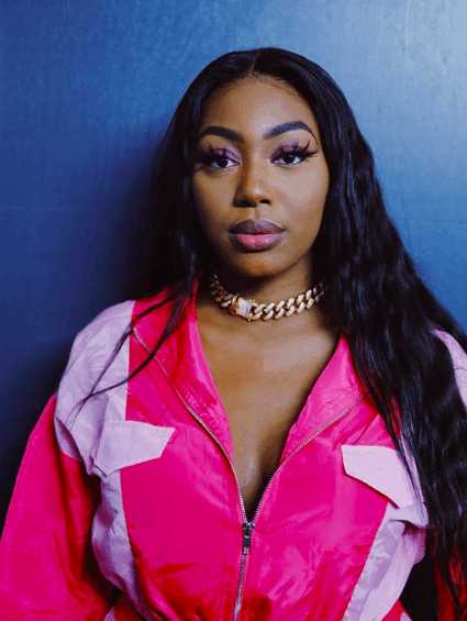 Ms Banks drops off visuals for 'Again' Photograph