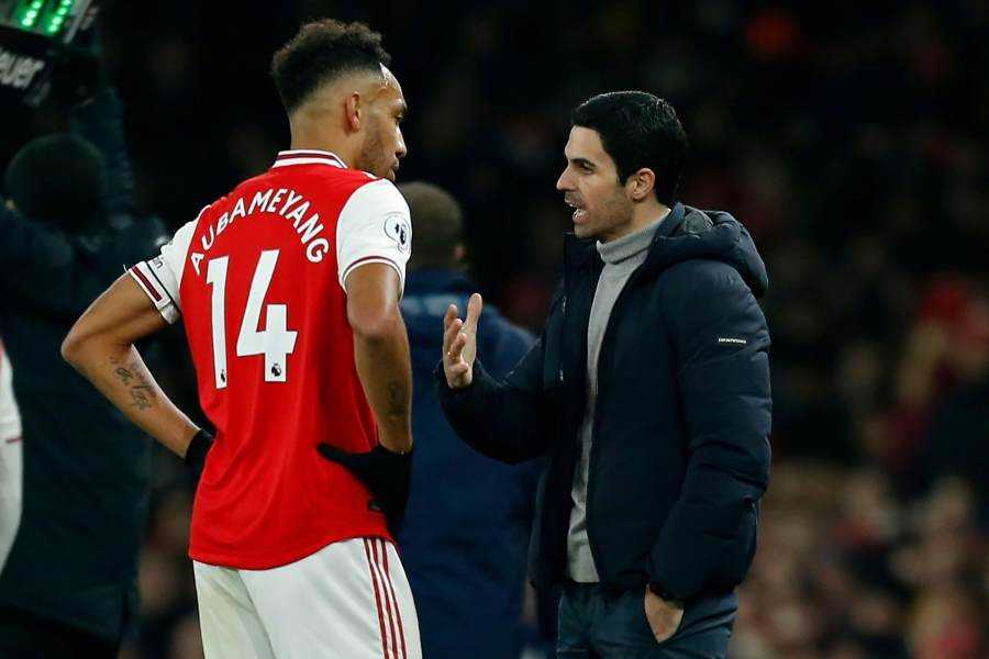 Arsenal issue statements confirming productive talks with players to secure club's future Photograph