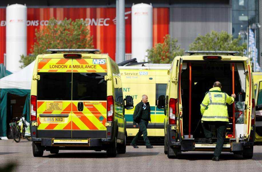 UK COVID-19 death toll rises above 32,000 to highest in Europe Photograph