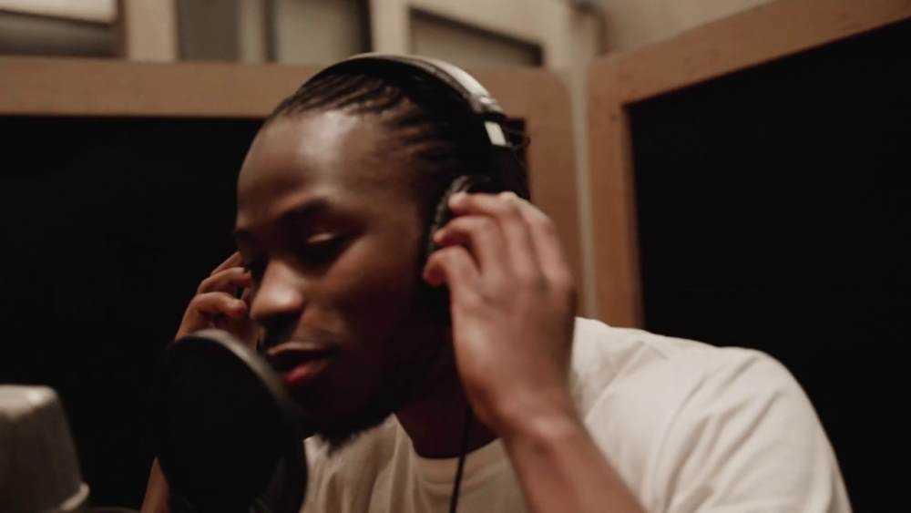 MizOrMac makes a long awaited return with 'Return Of The Mac' Photograph
