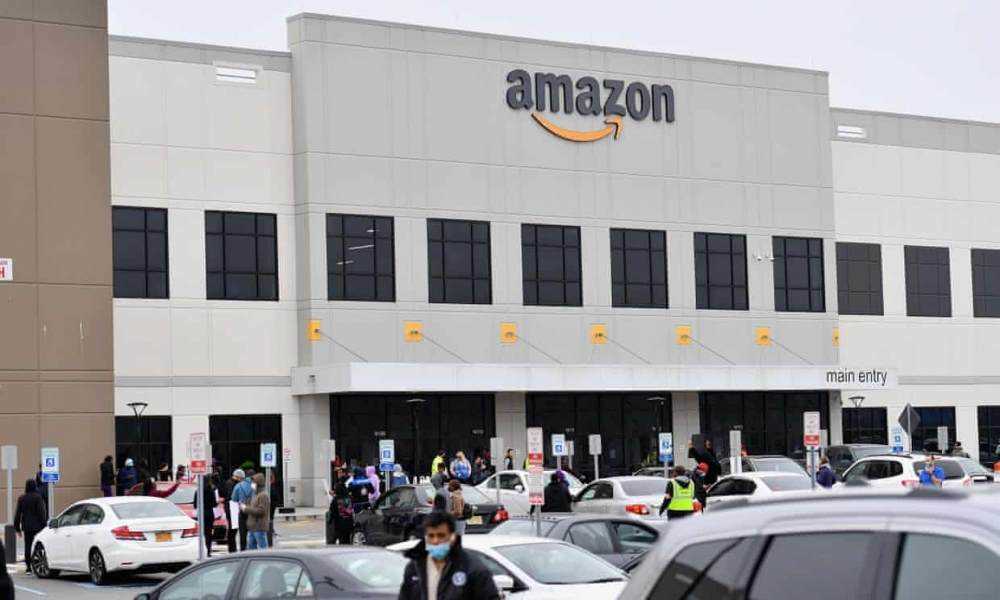 Amazon bans police use of facial recognition technology for one year  Photograph