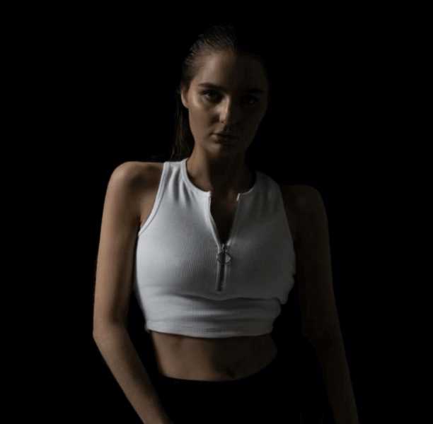 Alice Rowe unleashes brand new single 'Flex On You' Photograph