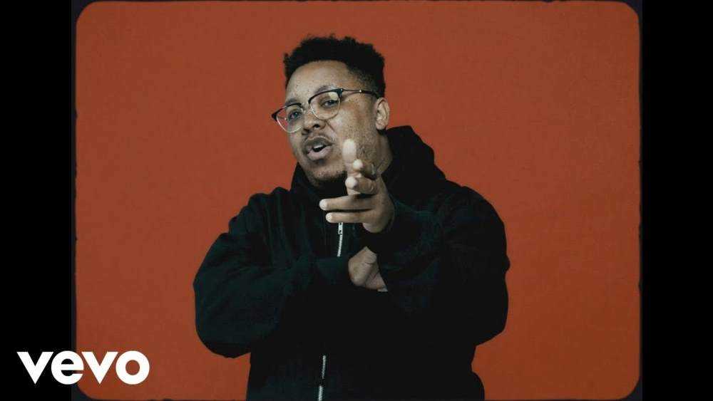 Manga Staint Hilare links with Queenie and Micofcourse for 'Contraband' Photograph