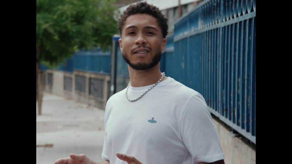 Jelani Blackman drops video for 'Hello' Photograph