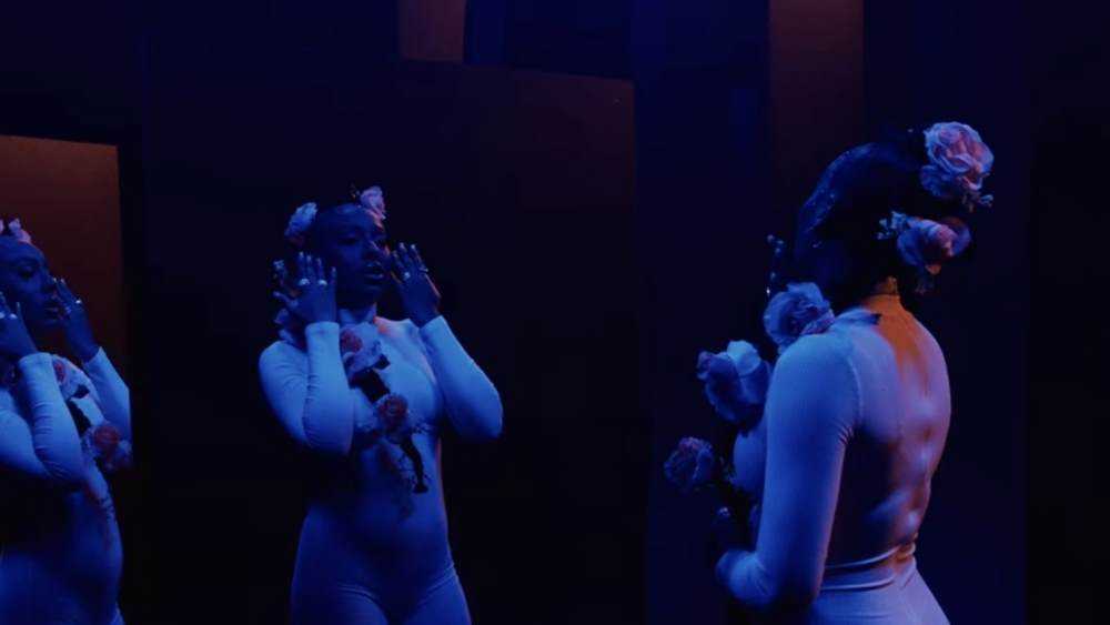 Tia Carys reveals visuals to new single ‘Reflect In Mirrors’ Photograph