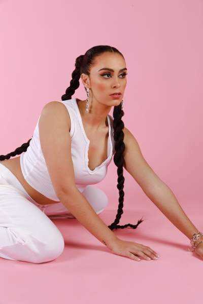  Emalia drops brand new track ‘IOU’  Photograph