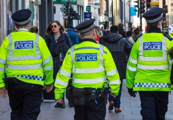 31 Met officers face fines for haircuts at police station Photograph
